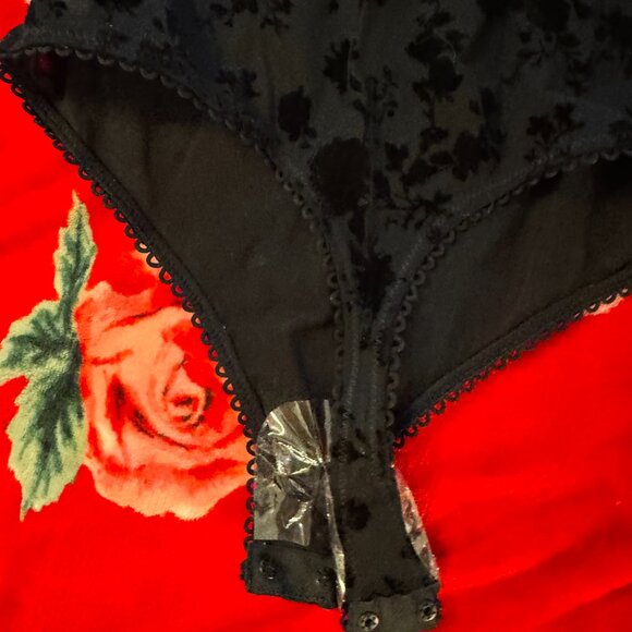 Free People Babes in Bandeaus Black Velvet Floral Lace Thong Bodysuit NWOT XS/Sm - Picture 12 of 16